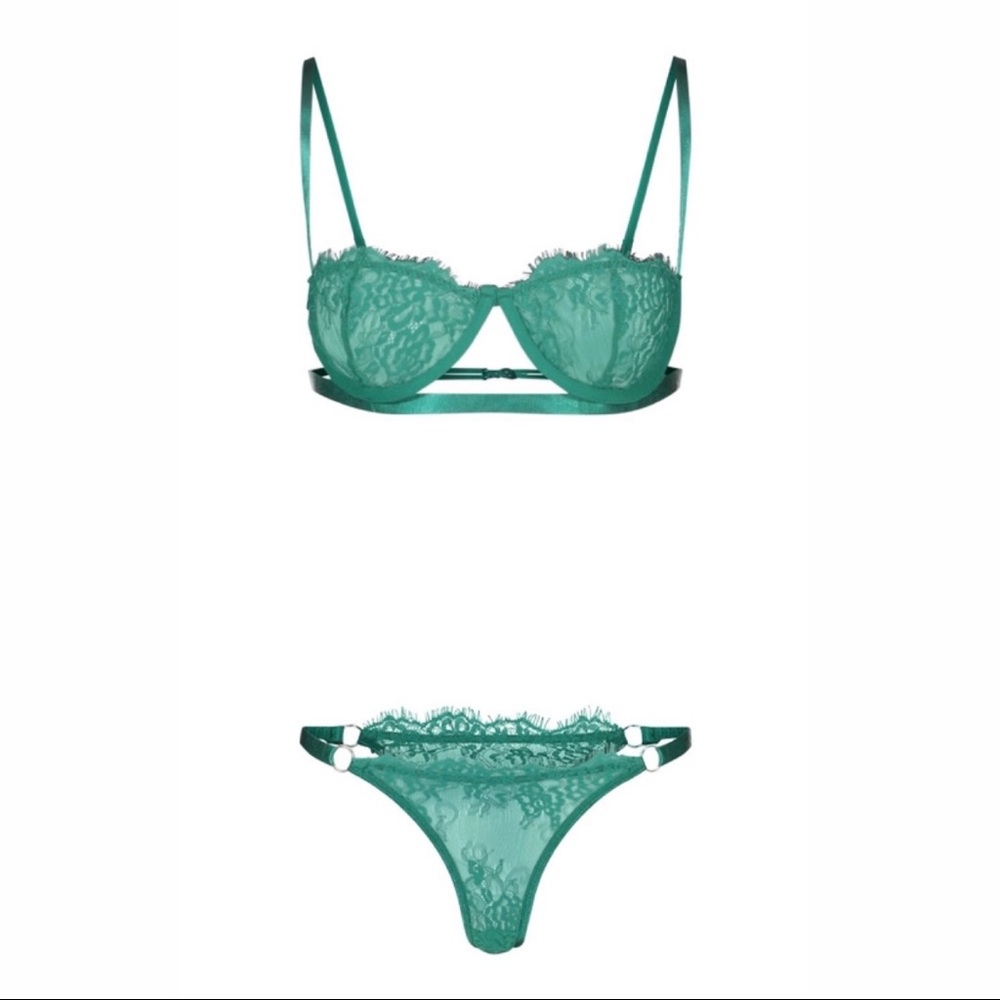 Strapping Underwire Lingerie Set